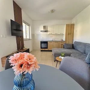 Elvira Apartman